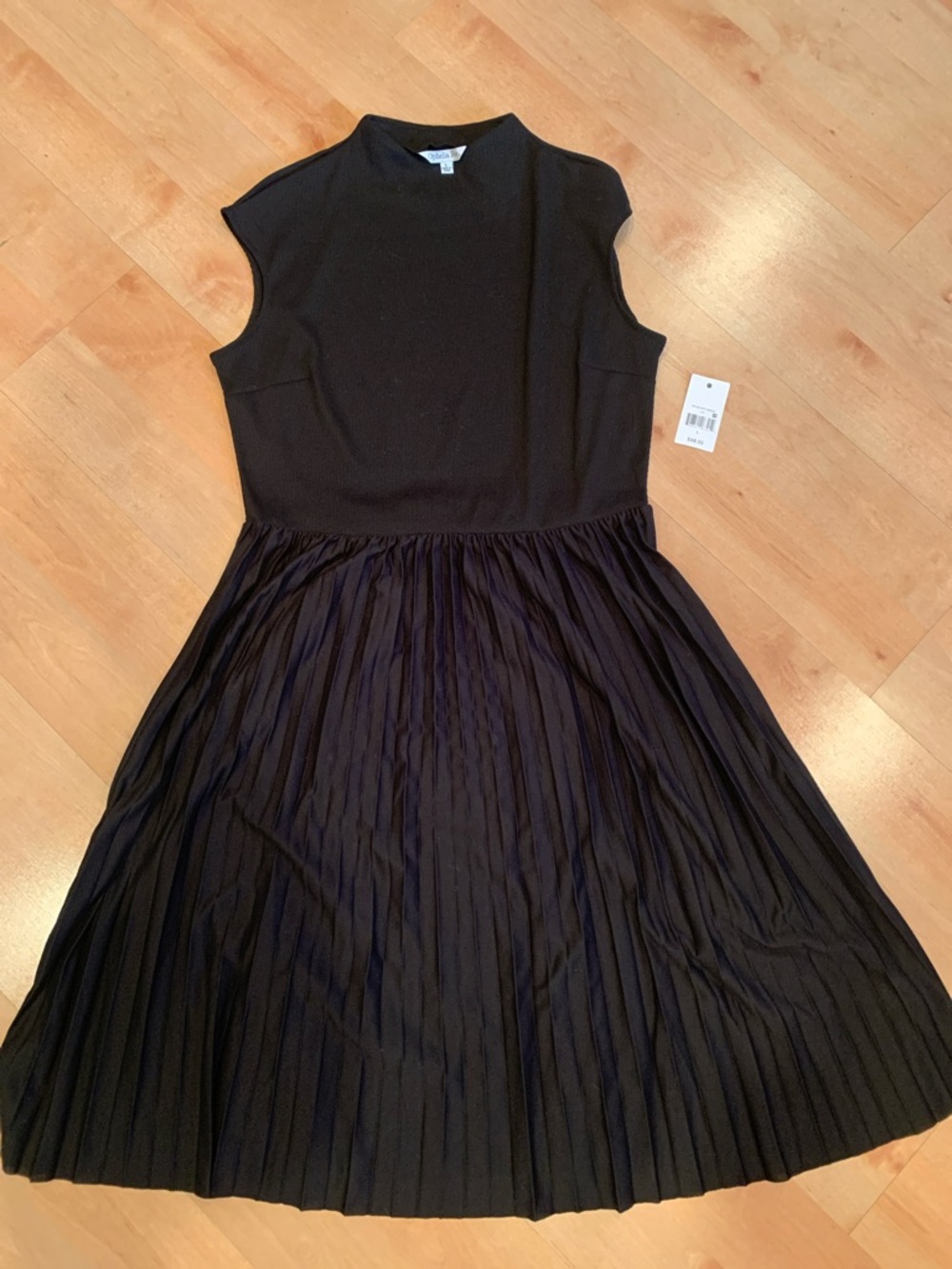 Sleeveless Black Midi Dress with Pleated Skirt